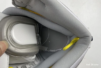 5165 Switch CW6576- Light Air Flexible High Jordan Smoke 197 1 1110